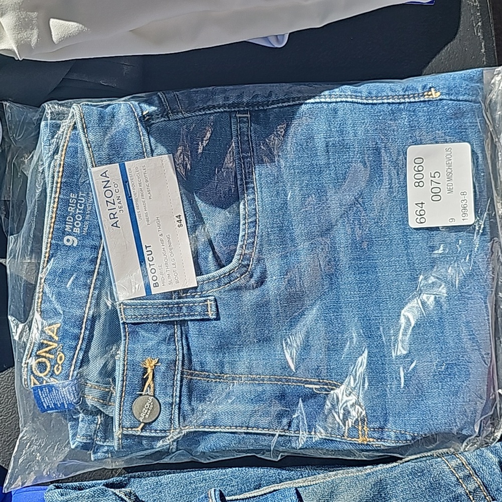 NEW Sealed Arizona jeans size 9